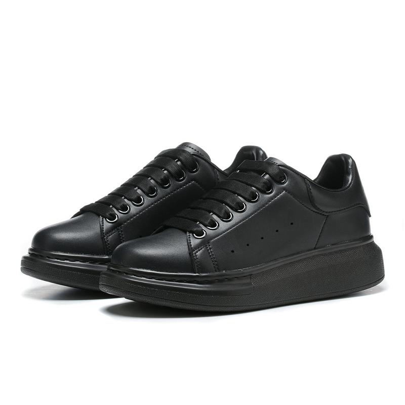 Fashionable and comfortable best-selling versatile fashion sports shoes with soft sole height-enhancing casual.