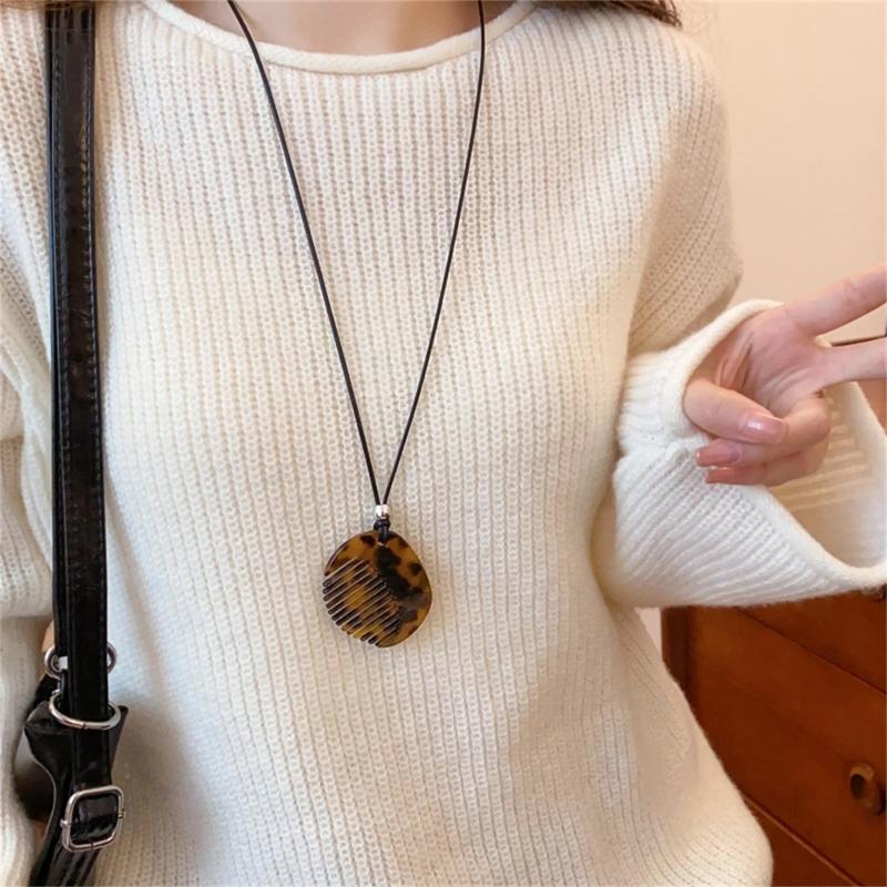 Fashionable Comb Pendant Necklace Unique Comb Shaped Necklace in Long Rope Elegant Neck Jewelry For Stylish Women