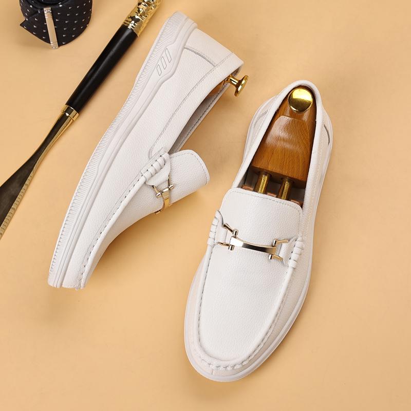 Fashion New Arrival Leather Mens Loafers Handmade Moccasins Stylish Designer Man Casual Shoes Slip On Flats Metal Buckle Male Boat Shoes