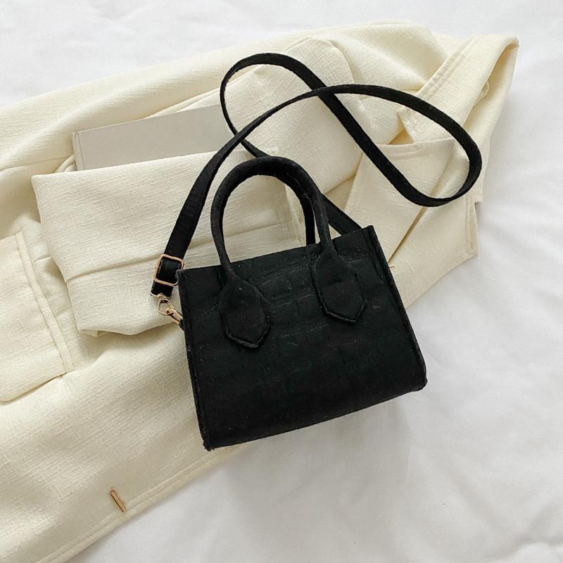 Small Shoulder Bag With Sewn Details For Casual Daily Use