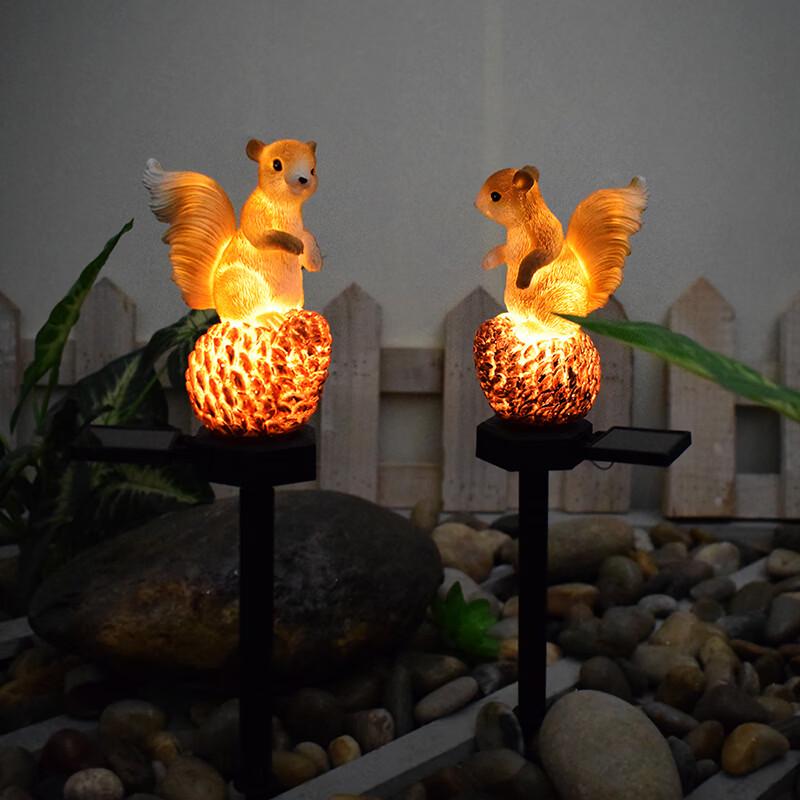 Solar Powered Pine Cone Squirrel Outdoor Decorative Light