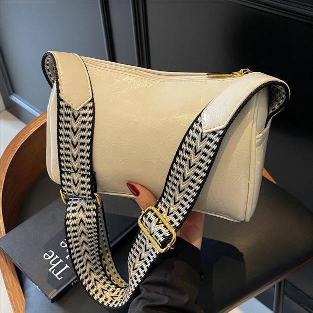 New shoulder bag fashion messenger bag versatile casual large-capacity commuter bag