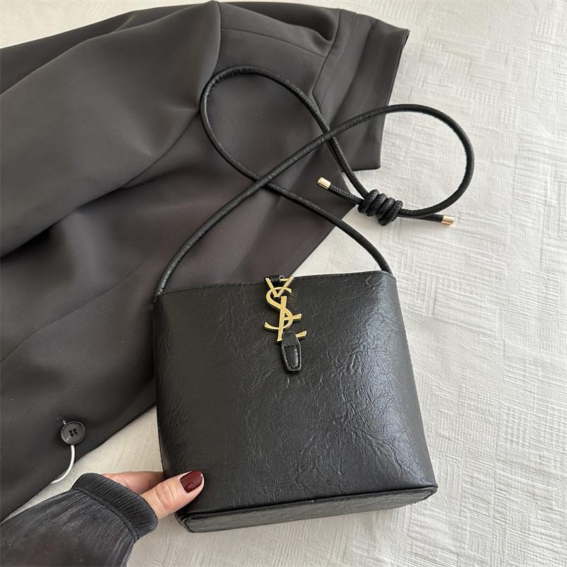 Trendy Retro White Bucket Bag Chic Shoulder Tote For Daily Outfits And Accessories