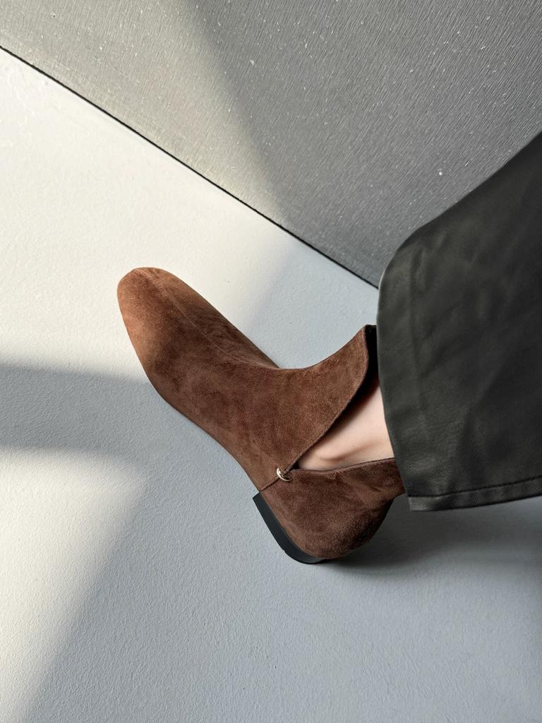 Korean version of simple niche side opening V mouth Chelsea short boots square head flat bottom thin boots short Martin boots women's boots