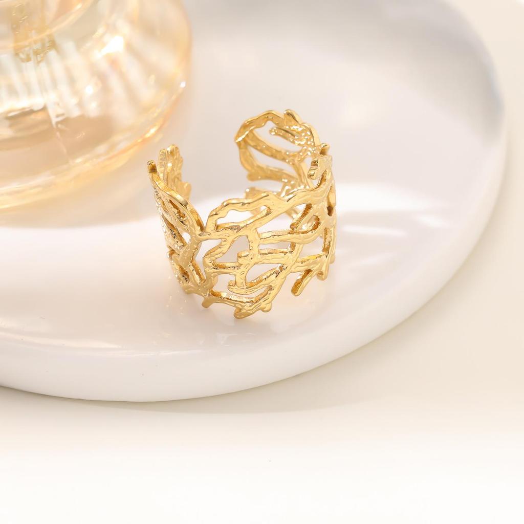 18K Non-fading European and American Irregular Hollow Ring - Versatile Fashion Hand Jewelry Design