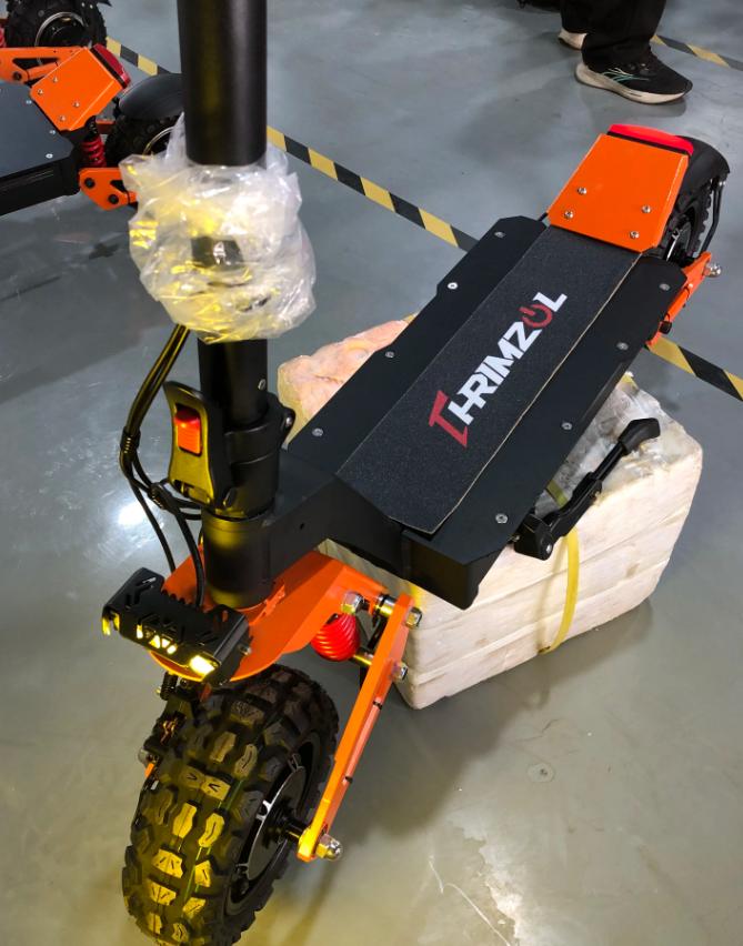 2026 new X5 6000W dual motor electric scooter 60v 40ah large battery with seat 11 inch tires EU electric scooter cargo hold