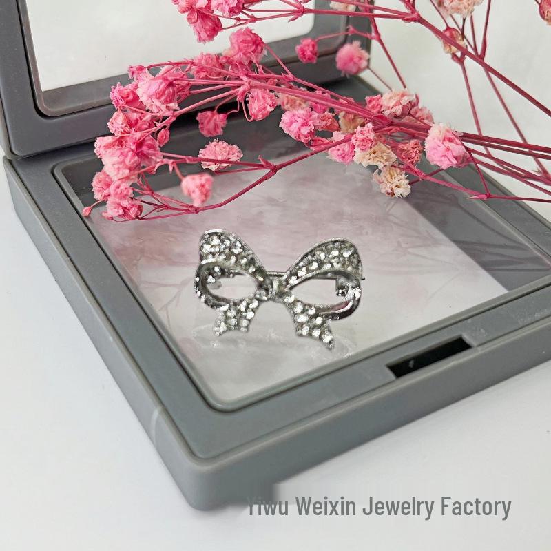 Elegant Multi-Pattern Light Luxury Brooch: High-End, Versatile Anti-Exposure Pin for Shirts