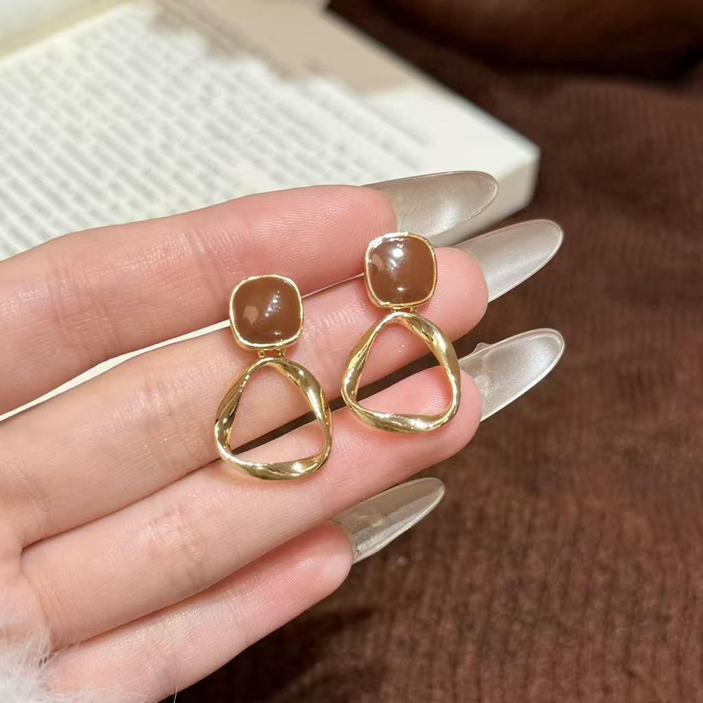 2025 Hot Retro Hong Kong Pearl Heart Geometric Stud Earrings – Niche Design, Versatile, Elegant Style
