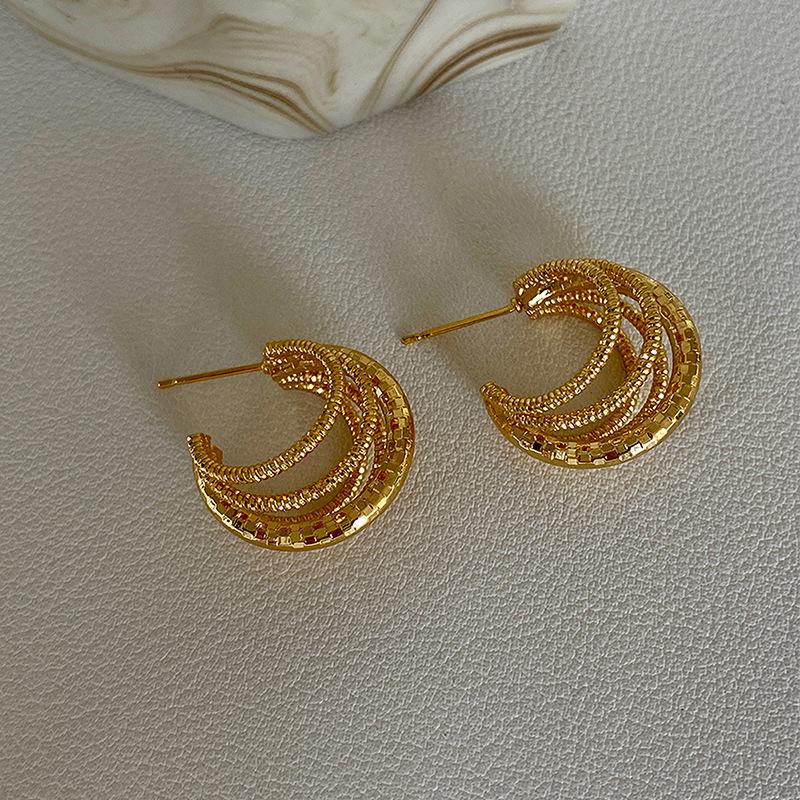 Wrapped multi-layer C-shaped earrings, simple personalized design earrings, fashionable and cold wind earrings, niche and high-end sense