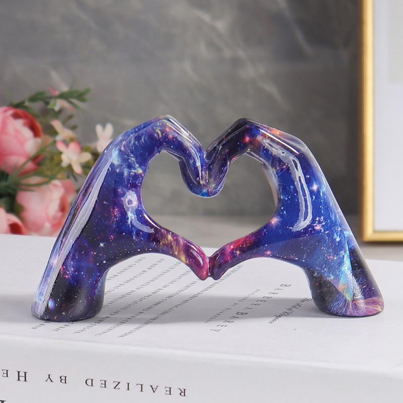 Water Transfer Small Love Gesture Sculpture, Resin Craft Ornament for Home, Bedroom, Living Room and Entryway Desktop Decoration