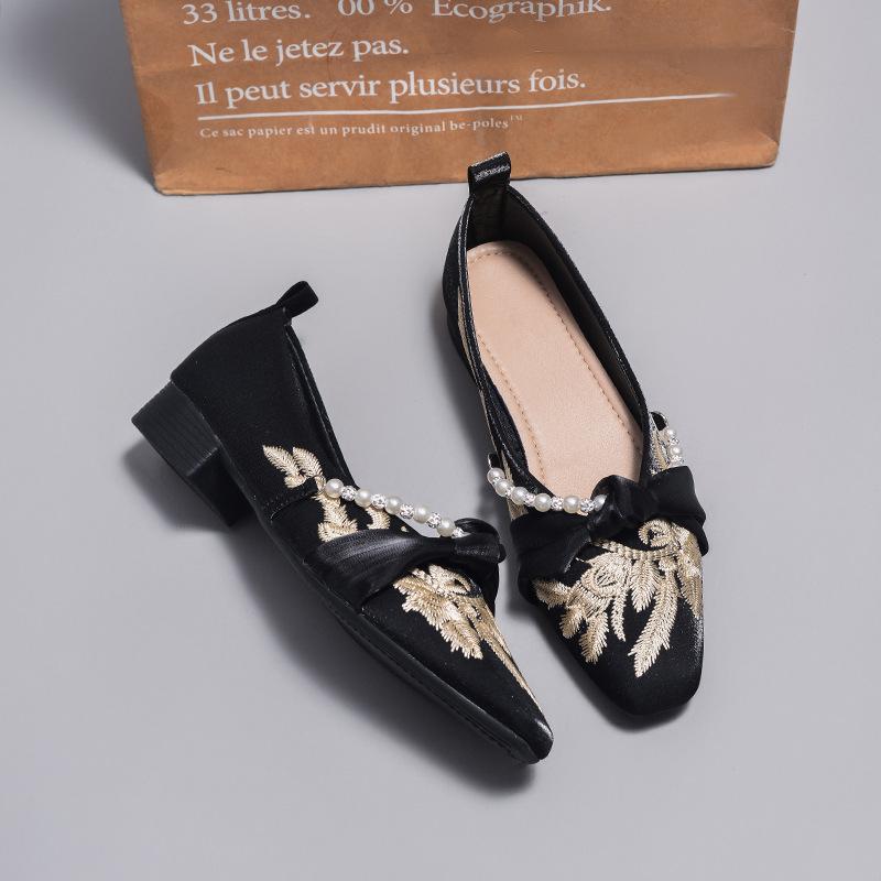 

Свадебная обувь стиль новый китайский квадратный носок толстый каблук ретро одинарная обувь 2025 новая обувь ципао вышитая шапочка ladyshoes женская 40 чёрный