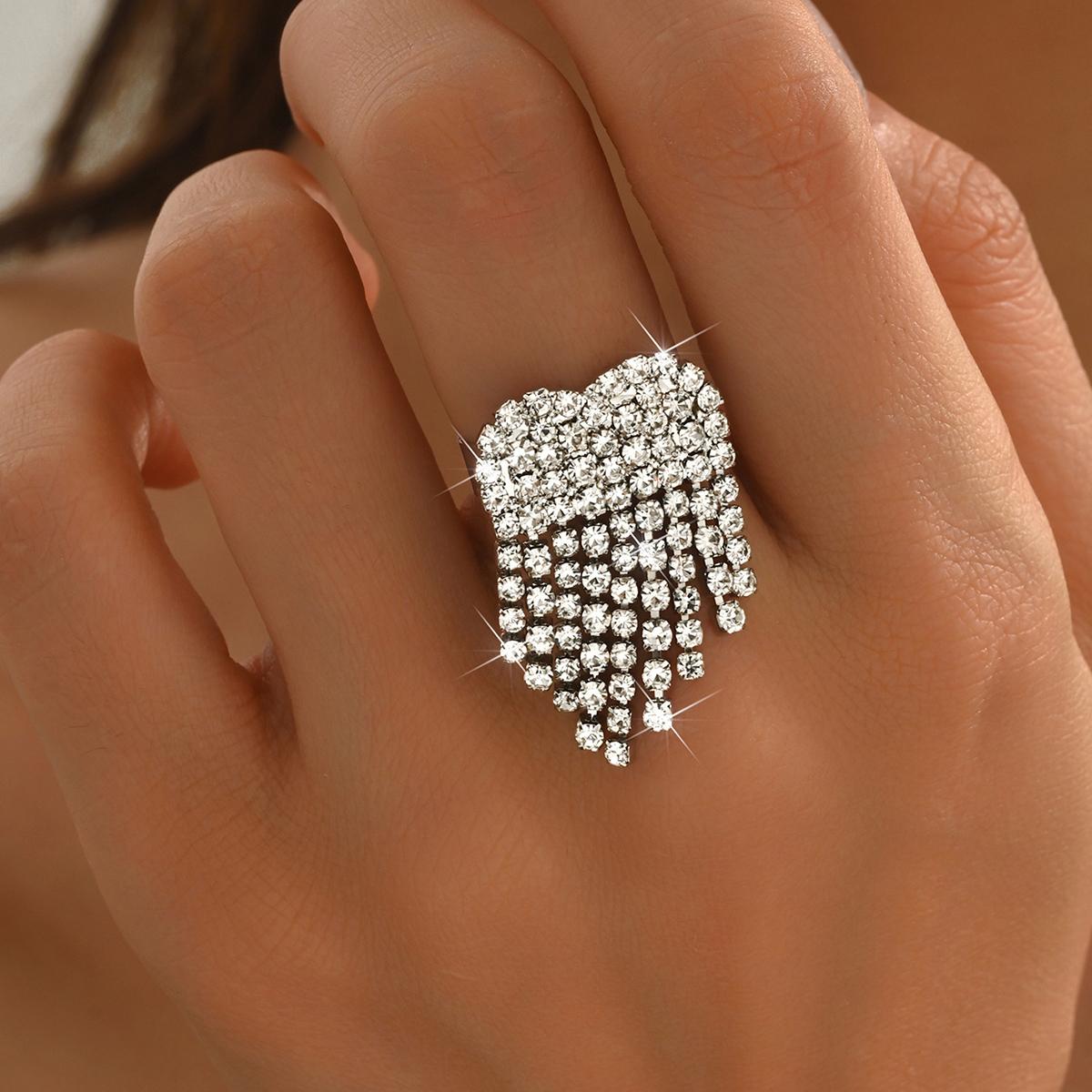 

Top selling high-end, gorgeous and sparkling crystal rings in Europe and America, exquisite geometric shapes for women, and ring