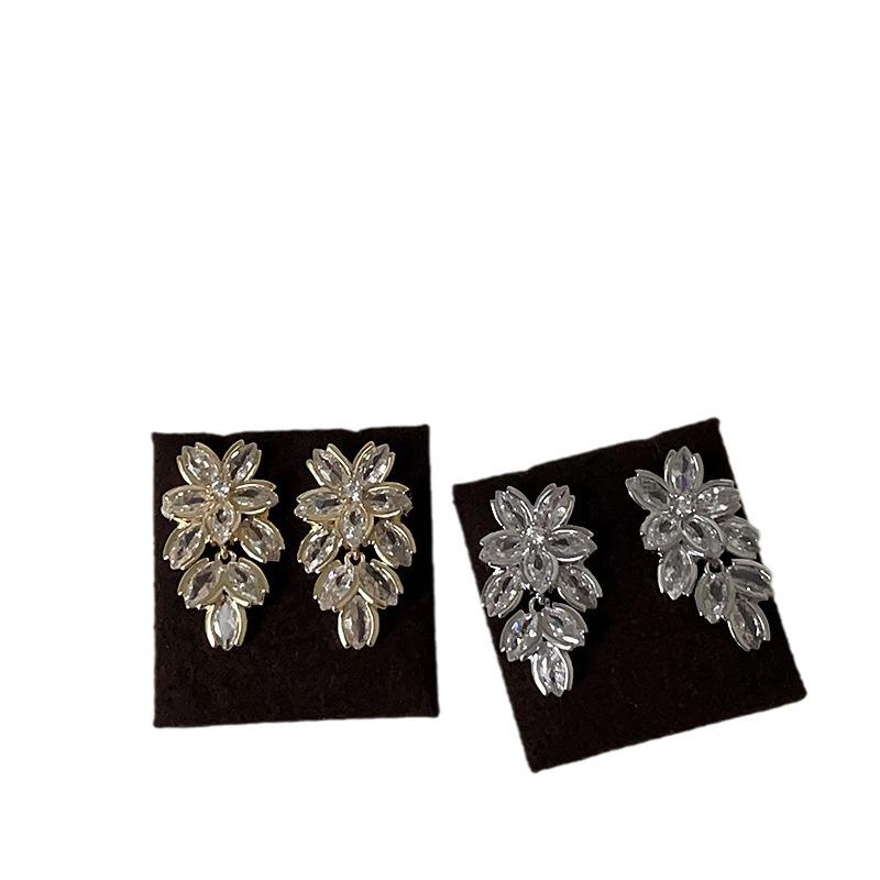 Super Flash Zircon Flower Fringed Stud Earrings Women'S Light Luxury High Sense Exquisite Elegance Personalized Fashion Versatile Earrings
