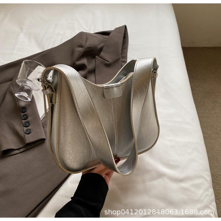 

Simple retro underarm bucket bag 2025 new niche design messenger bag fashionable commuter women s shoulder bag