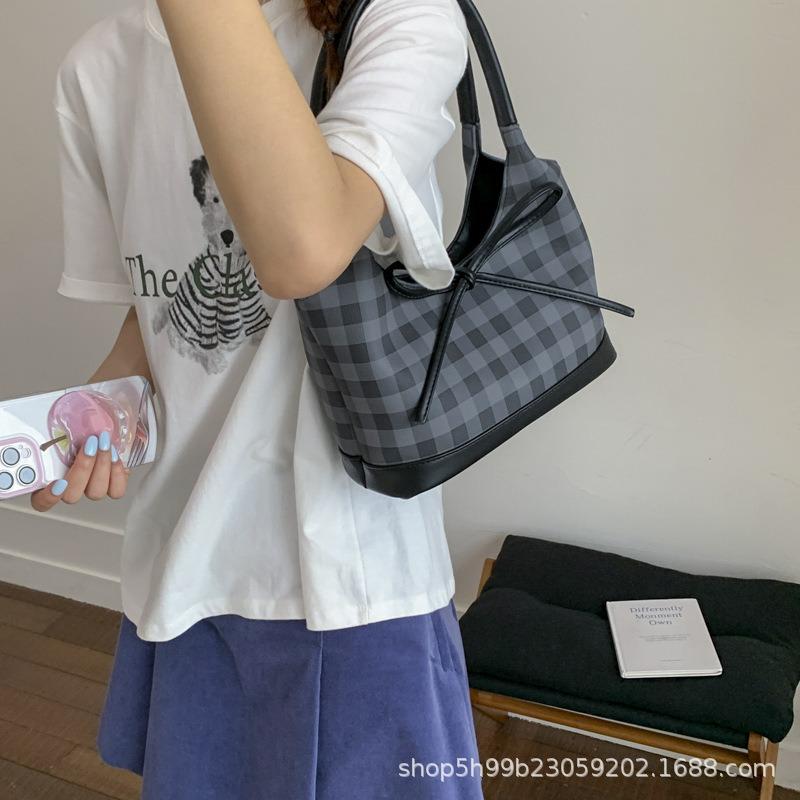 Summer underarm commuter big bag women's new fashion simple casual bag high value tote bag