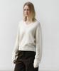 OSTKAKA Essential V-Neck Pullover Ivory