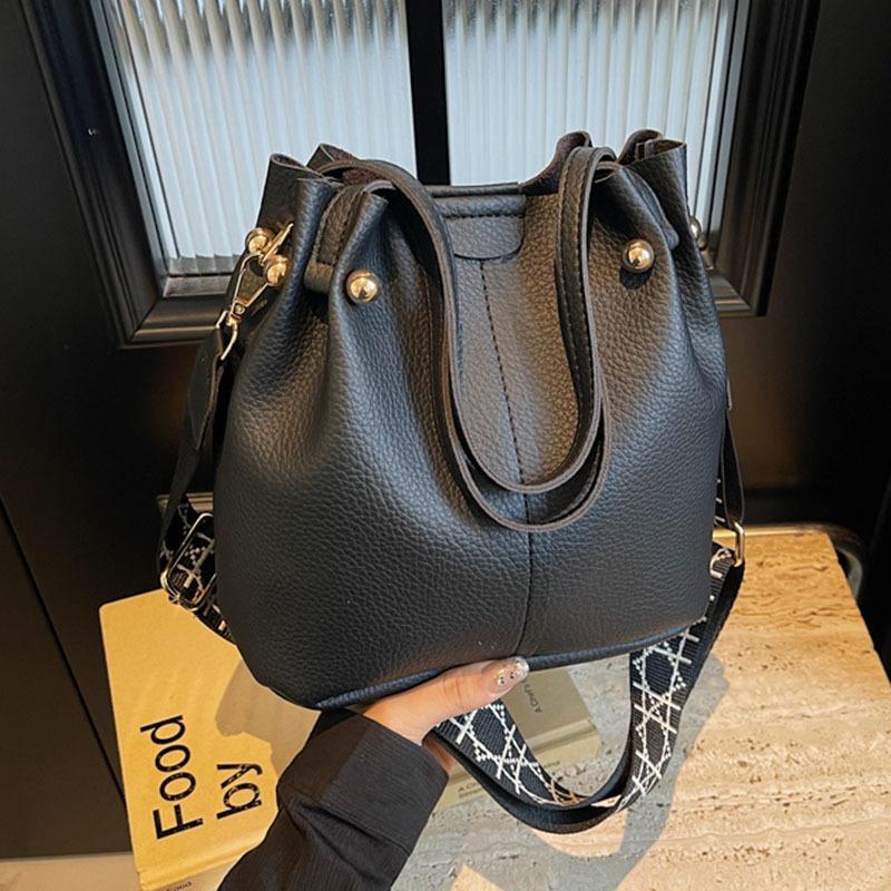 

Popular bags women s new autumn and winter retro broadband messenger bags niche bucket bags чёрный