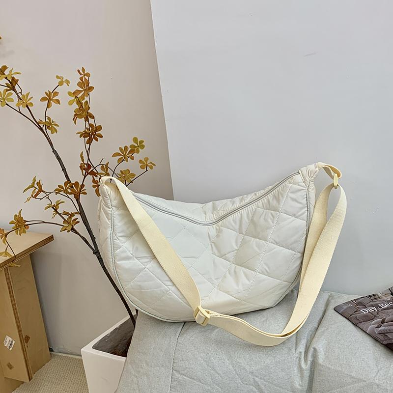 Neue Einfache Freizeit Textil Damen Schultertasche Einfarbige Große Kapazität Gesteppt Weiblich Trendige Crossbody-Tasche für Pendeln Ausflüge