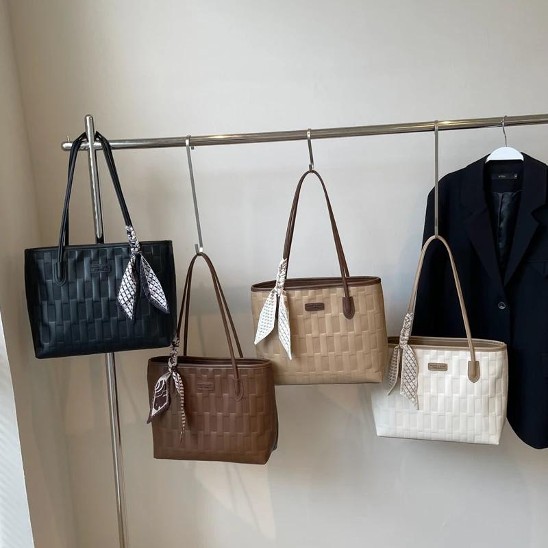 High-quality Versatile Retro Tote for Women Large Capacity Elegant Casual Pendular Shoulder Bag New