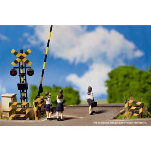 PLUM Railroad Crossing 1/80 Scale Two-Color Molded Plastic Kit MS055