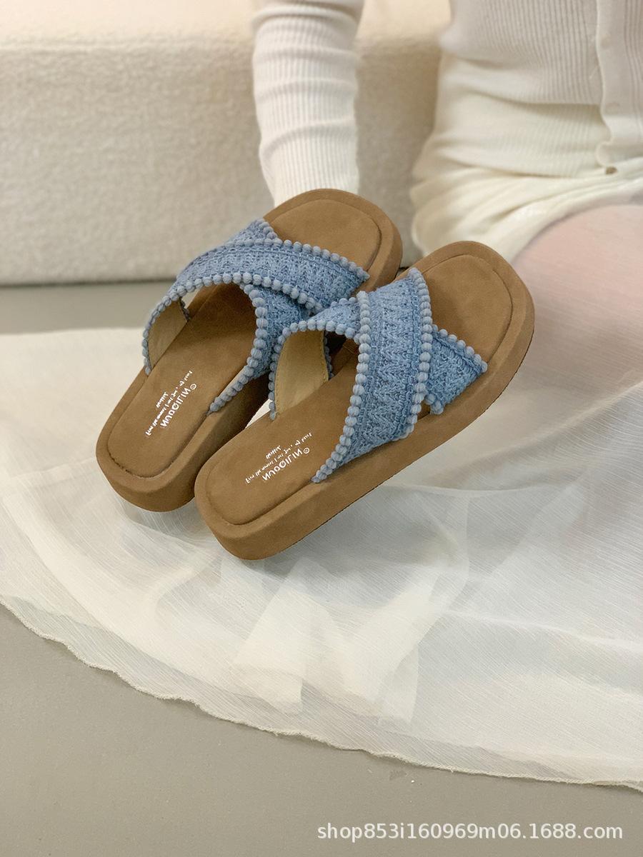 

Fairy wind thick-bottomed crossed slippers female outer wear 2025 summer new vacation soft-bottomed seaside beach slippers female 40 синій