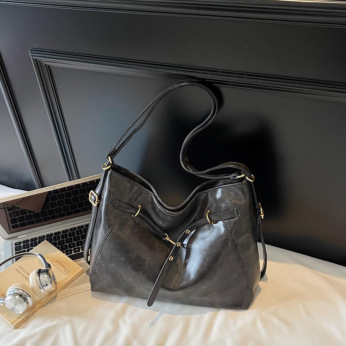 

Autumn and winter women s shoulder bag casual versatile high-value tote bag large-capacity backpack women s commuter tote bag