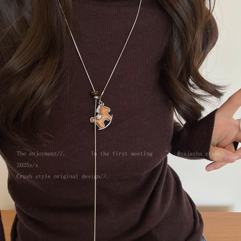 Women's Autumn and Winter Long Vintage Pony Pendant Necklace