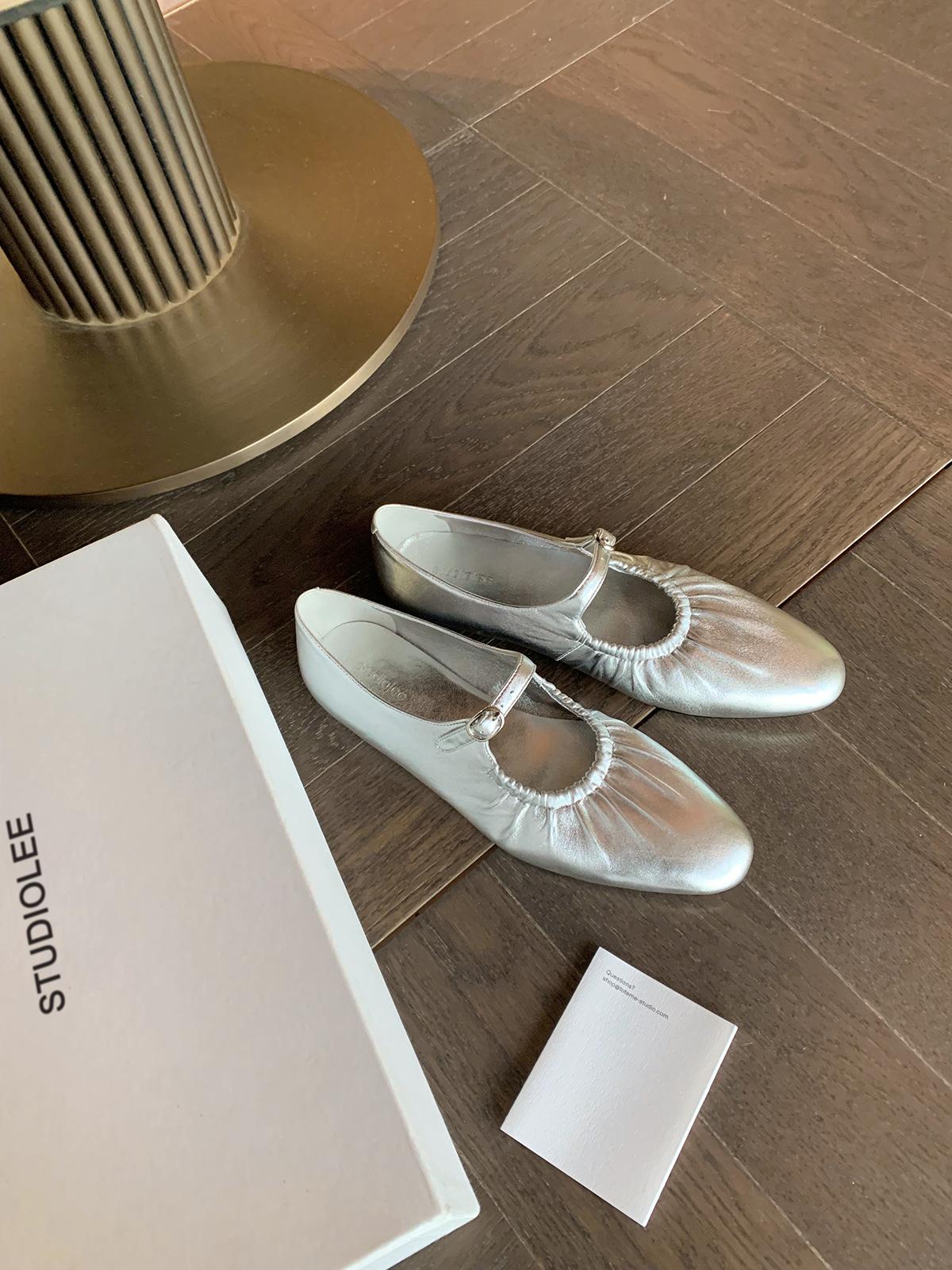 

Женские плоские серебристые туфли Мэри Джейн Женская дизайнерская мода Элегантные туфли с неглубоким вырезом и пряжкой Женские туфли на толстом каблуке Комфортные туфли для платья Серебристые туфли 40