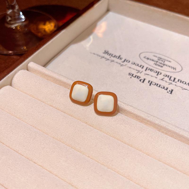 Ретро Геометрические Контрастные Цветные Квадратные Серьги для Женщин - Легкая Роскошь Высокого Класса Гонконгский Стиль A1971 белый