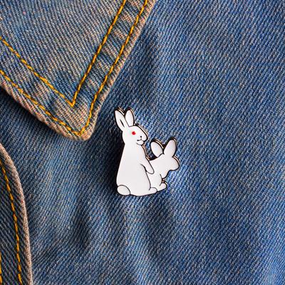 Spille Spilla Conigli Bianchi Carini Cartoni Animati Spilla Animale Spilla Giacca di Jeans Distintivo Regalo Divertente Moda Gioiello