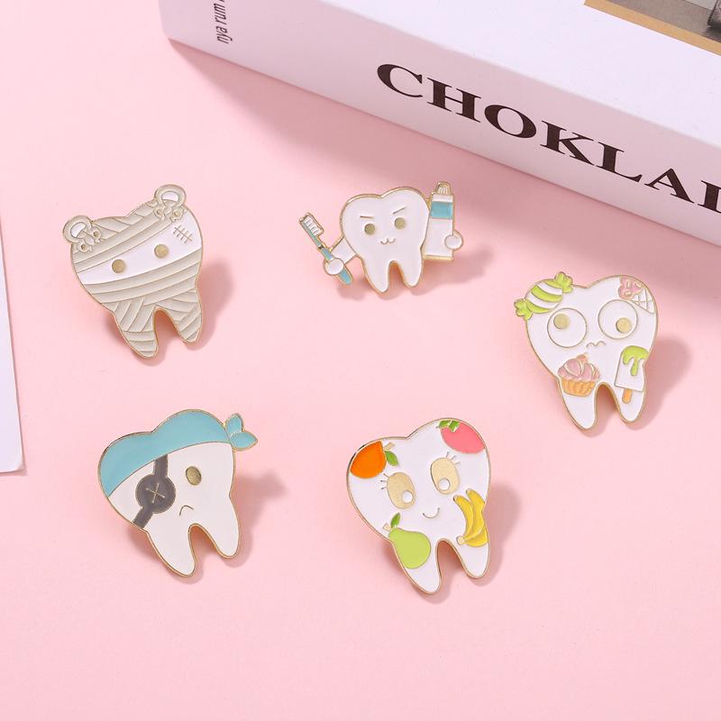 Versatile Cartoon Love Teeth Fun Badge: Quirky, Creative, and Exquisite Small Accessories for Clothing and Bags.