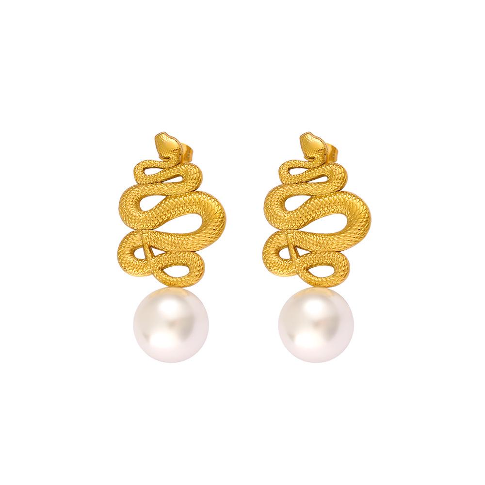 European & American Snake-Shaped Pearl Earring: Trendy 18K Gold Titanium Steel Design for Women