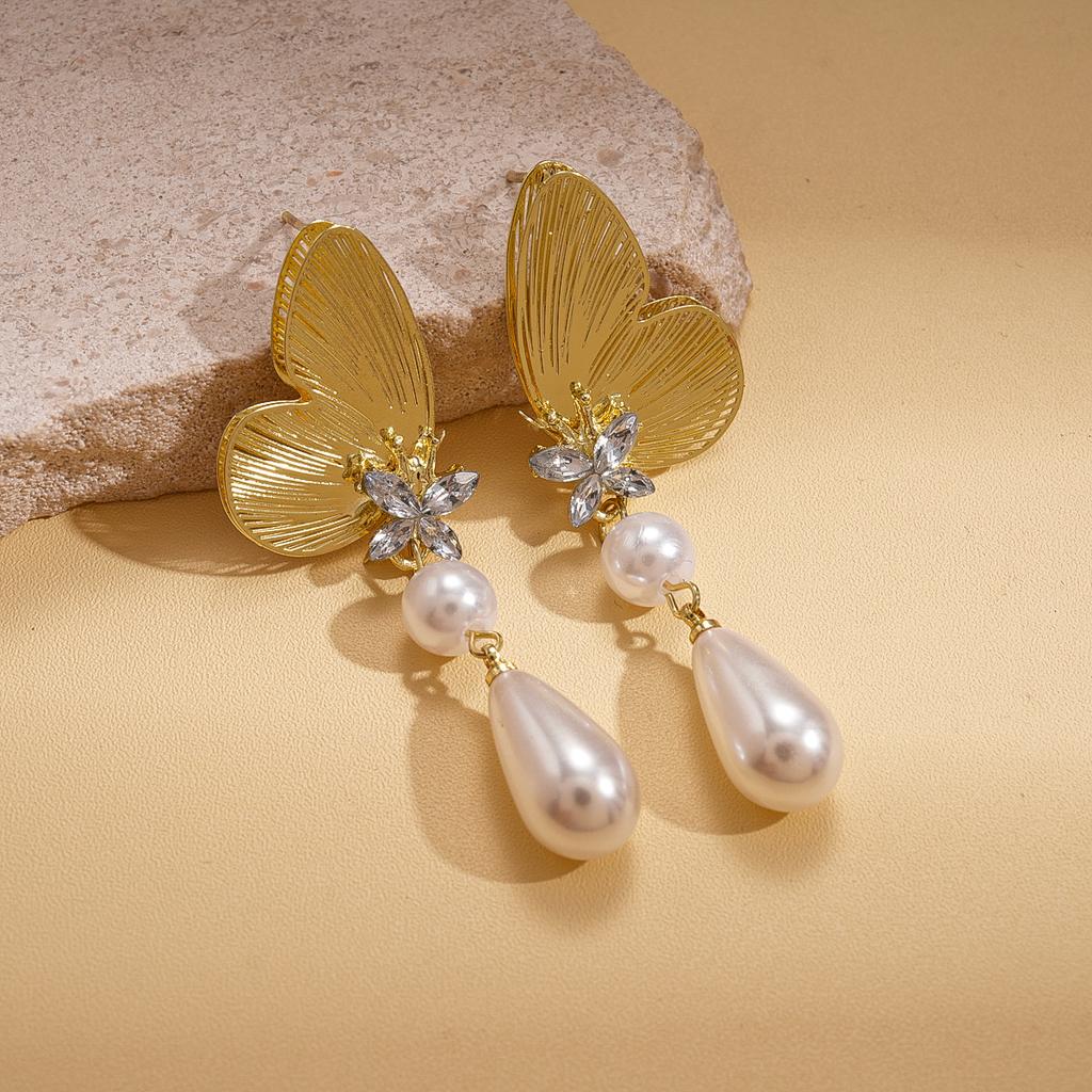 Diamond-encrusted Imitation Pearl Hollow Butterfly Water Drop Silver Needle Earrings Elegant Earrings
