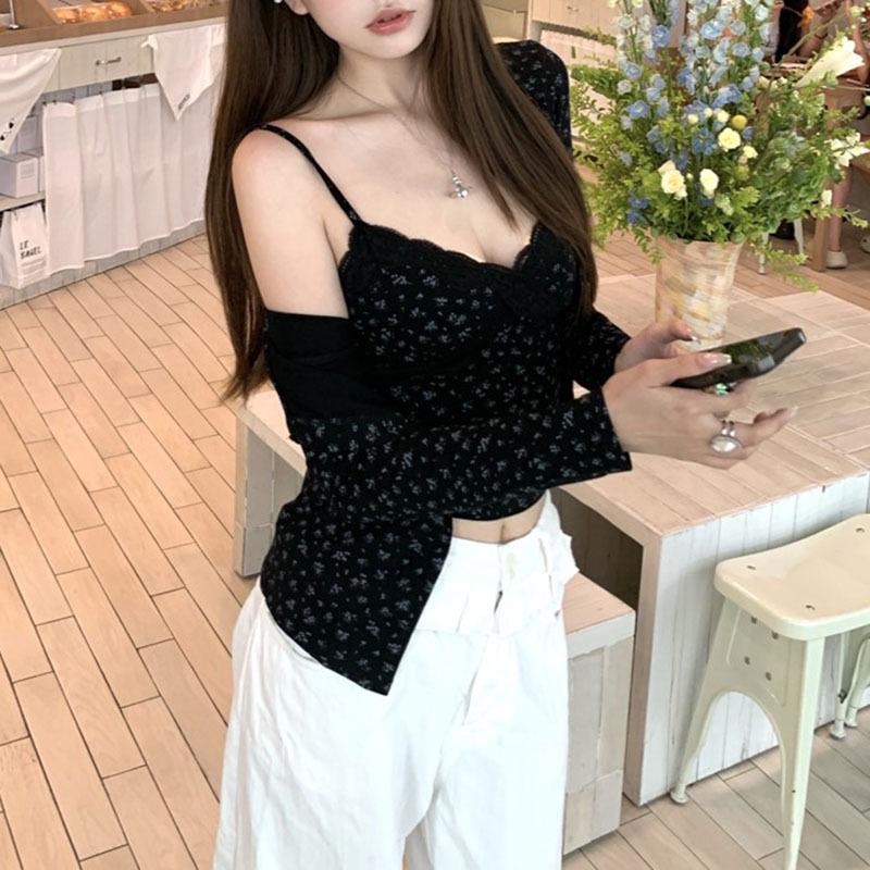 Zestaw dwuczęściowy dla kobiet Spicy Girl: Kardigan w kwiaty i top na ramiączkach z koronkowym wykończeniem - Jesień