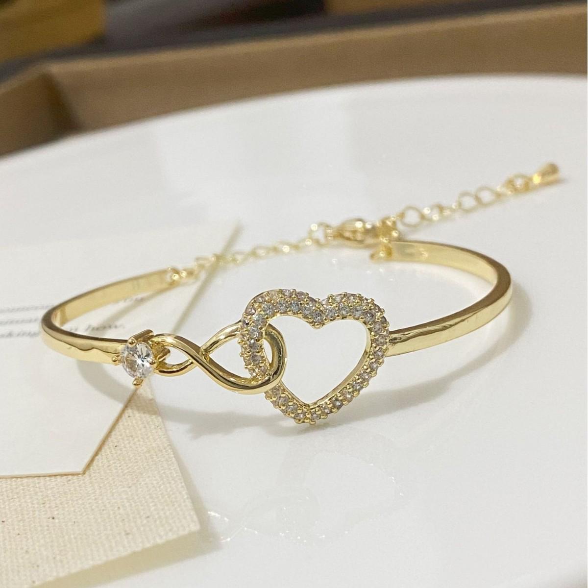 Elegant French Zirconia Heart Bracelet for Women - Delicate, High-End, Versatile
