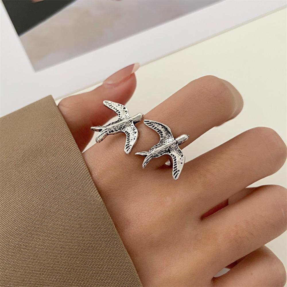 

2025 Retro Bird Ring: European-American Style, Creative Niche Design for Women