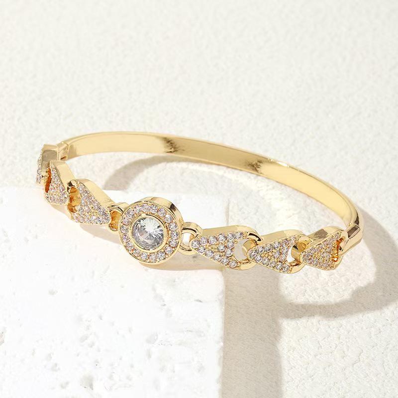 Elegant Leaf Diamond Women's Bracelet - High-End Open Design Jewelry