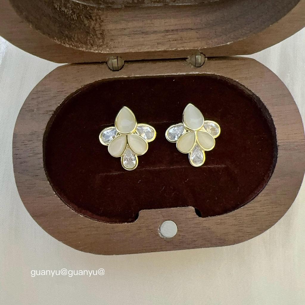 Utsökta Örhängen med Zirkon Kattöga Teardrop: Elegant dammode, lyxig och mångsidig.