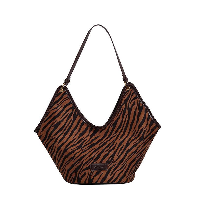 

Wind canvas tote bag large capacity leopard print corduroy shoulder bag versatile shopping bag bag коричневый