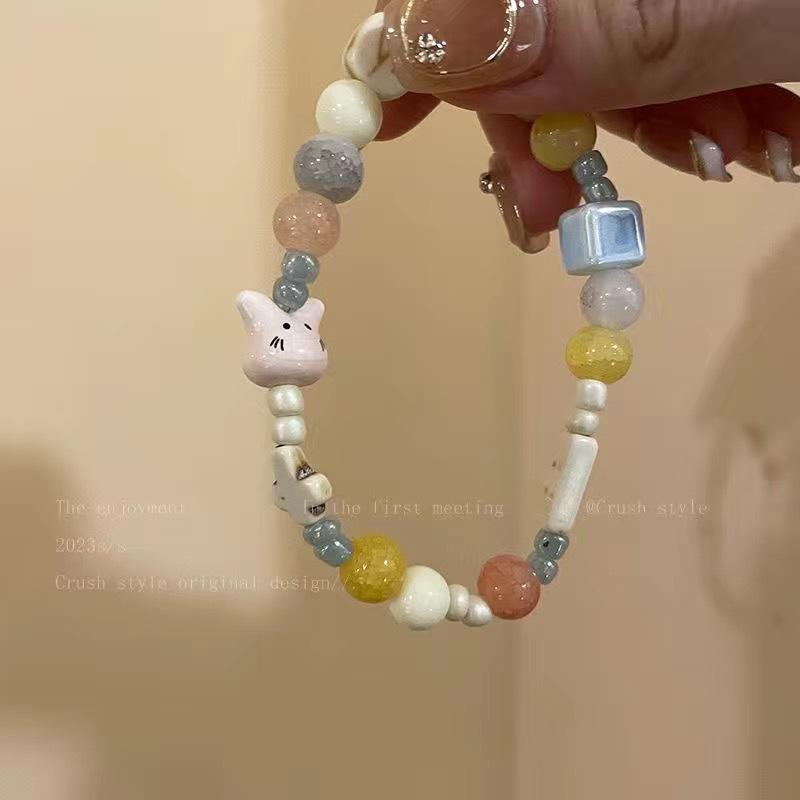 Trendy Cat Bracelet: Sweet & Cool Sandalwood Jewelry for Women