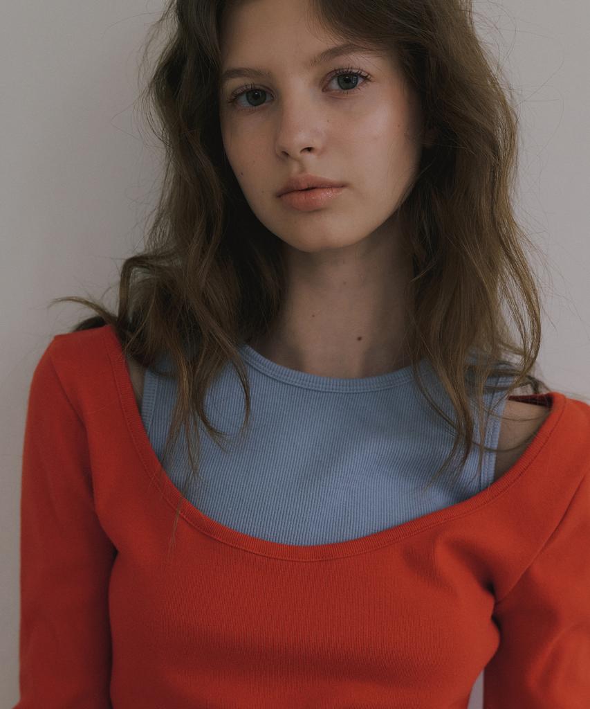 Obeodyupeulleeo Scoop Neck T-Shirt_Red