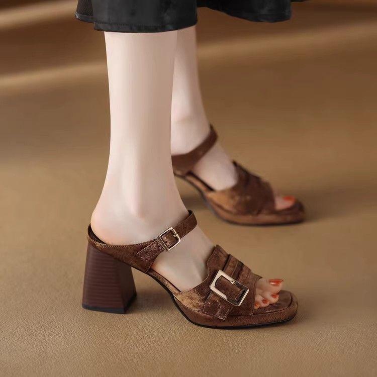 

Brown retro square head sandals women s 2025 new French high-end temperament open-toed thick-heeled high-heeled slippers outer wear 39 коричневый