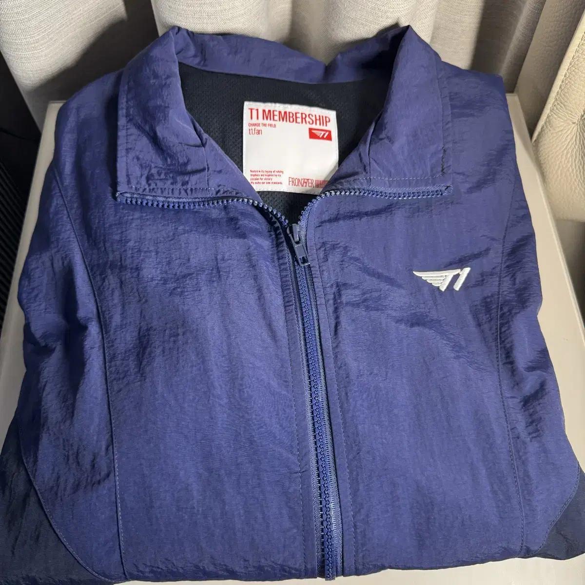 

T1 T1 Членство Ветровка Ветровка Темно-синий L