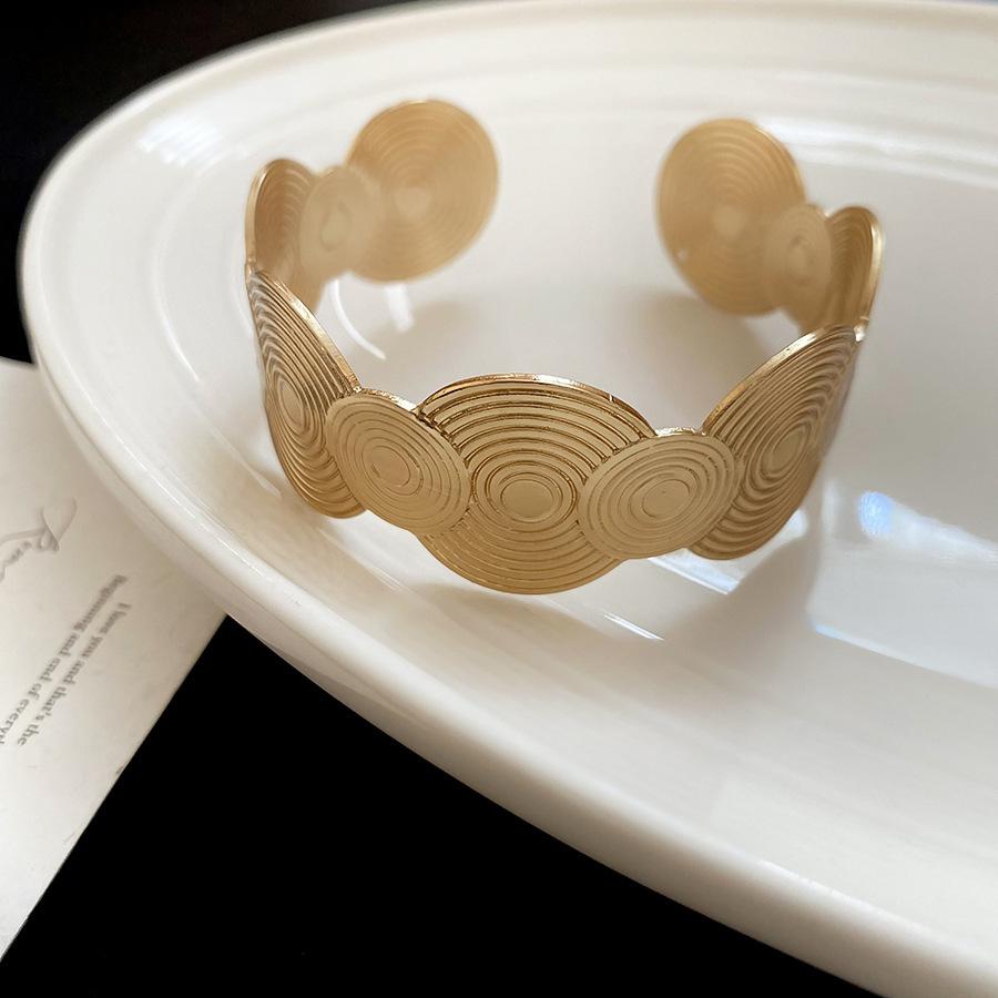 European and American Exaggerated Metal Geometric Round Pattern Open Bracelet Light Luxury High-end Bracelet Temperament Jewelry Women