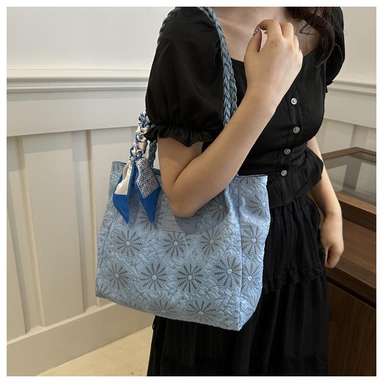 Women's Nylon Large Capacity Tote Bag Embroidery Commute Shoulder Handbag Zipper Closure Soft Texture