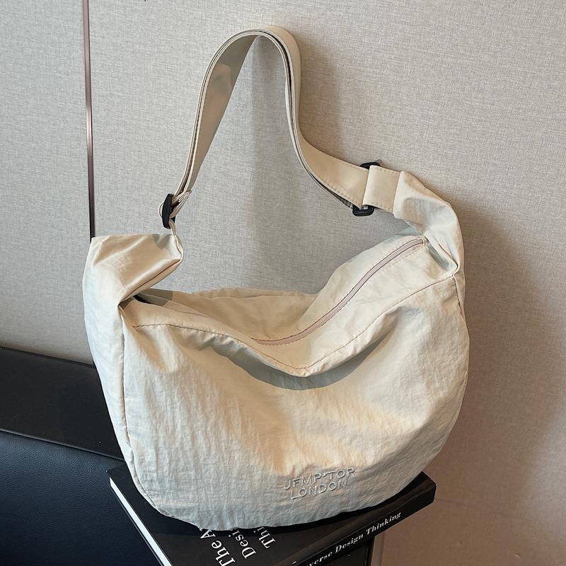 Commuter Large-capacity Bag Women 2025 New Simple Shoulder Bag Fashion Casual Messenger Cloth Bag Dumpling Bag