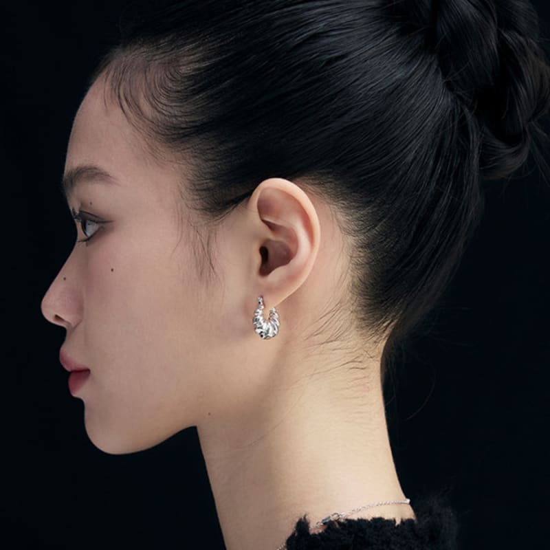 

comelico atelier Croissant Hoop Earrings (S) Silver (18K platinum plated)