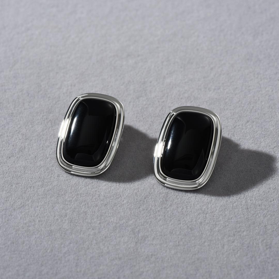 

French Romantic Brass Plated 18K Real Gold Inlaid Black Agate Niche 925 Silver Needle Stud Earrings Light Luxury Earrings
