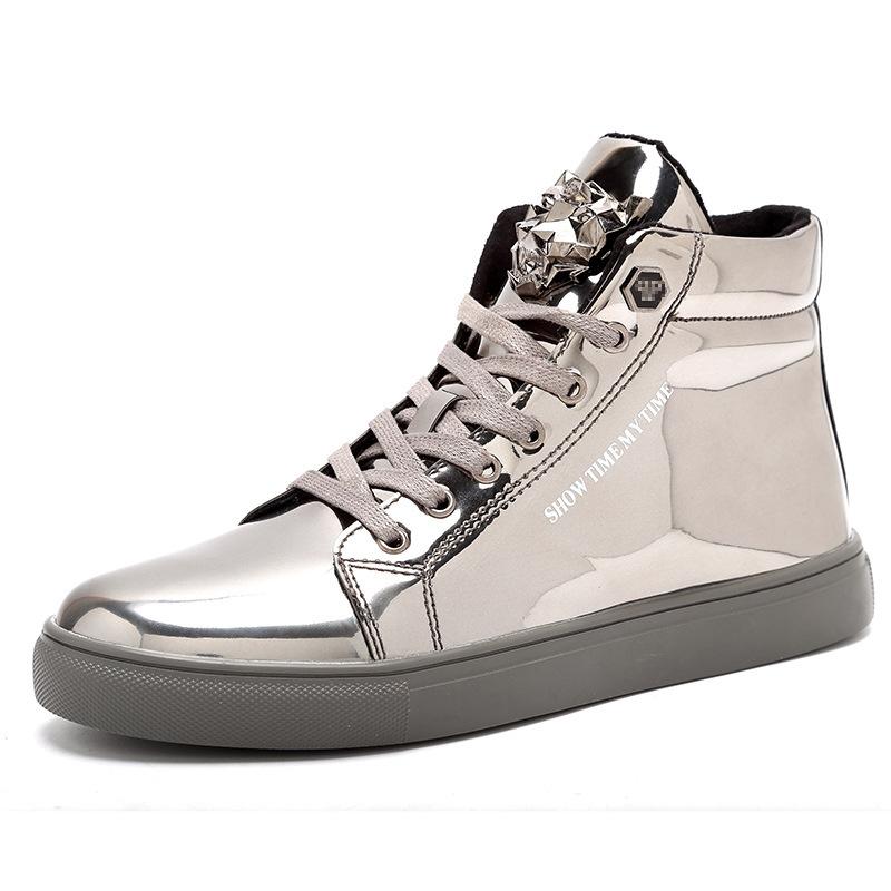 

Большие размеры высоких кроссовок для скейтбординга, мужская повседневная спортивная обувь, корейская версия персонализированных зеркальных модных мужских хип-хоп-туфель без складок 47 серебряный
