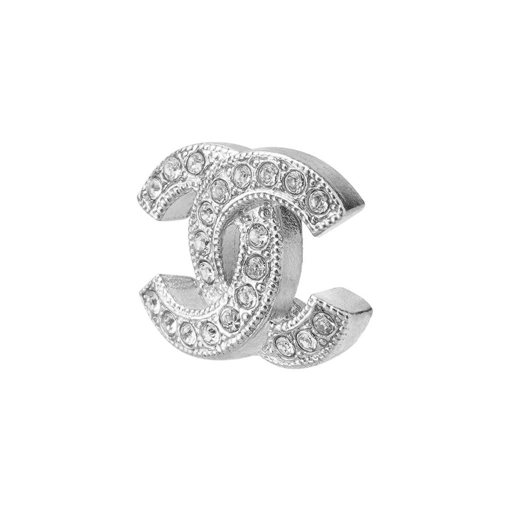 Chanel Klasické kovové náušnice s diamantmi Double C pre ženy Strieborné A88429S